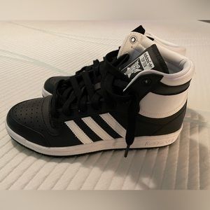 ADIDAS HIGH-TOPS •YOUTH•